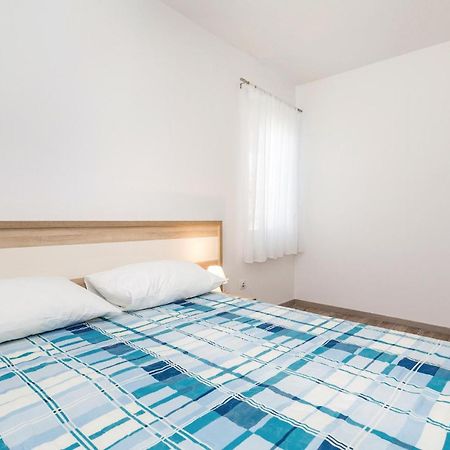 Lovely Apartment In Mandre With Wifi Luaran gambar