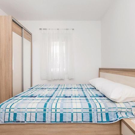 Lovely Apartment In Mandre With Wifi Luaran gambar
