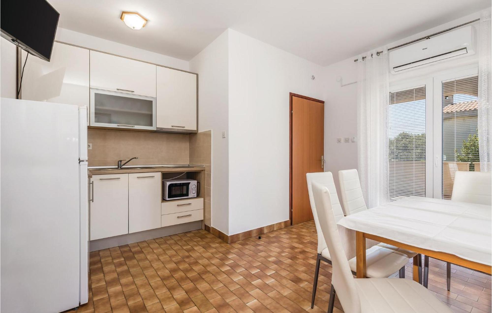 Lovely Apartment In Mandre With Wifi Luaran gambar
