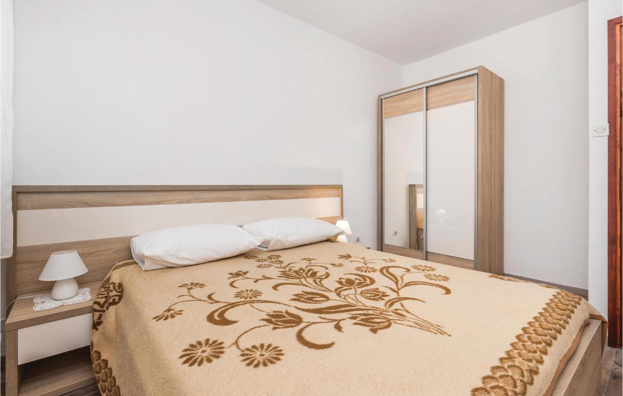 Lovely Apartment In Mandre With Wifi Luaran gambar